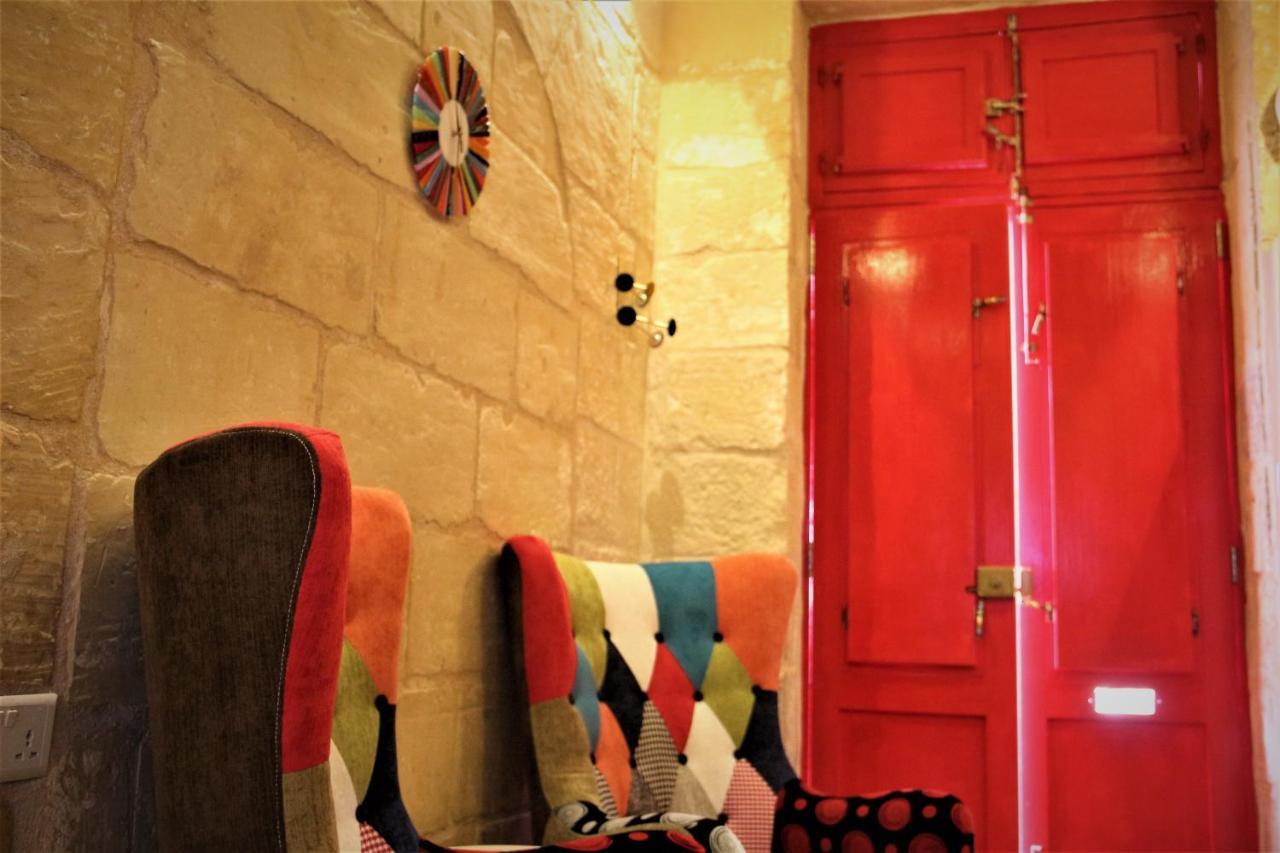 Malta'S Naughtiest Cabaret Apartment Il-Furjana Luaran gambar