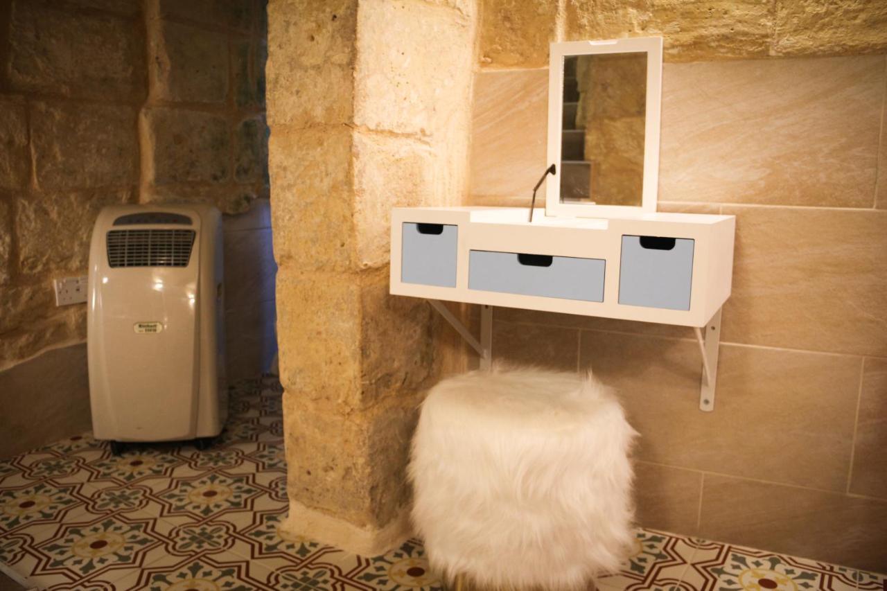 Malta'S Naughtiest Cabaret Apartment Il-Furjana Luaran gambar