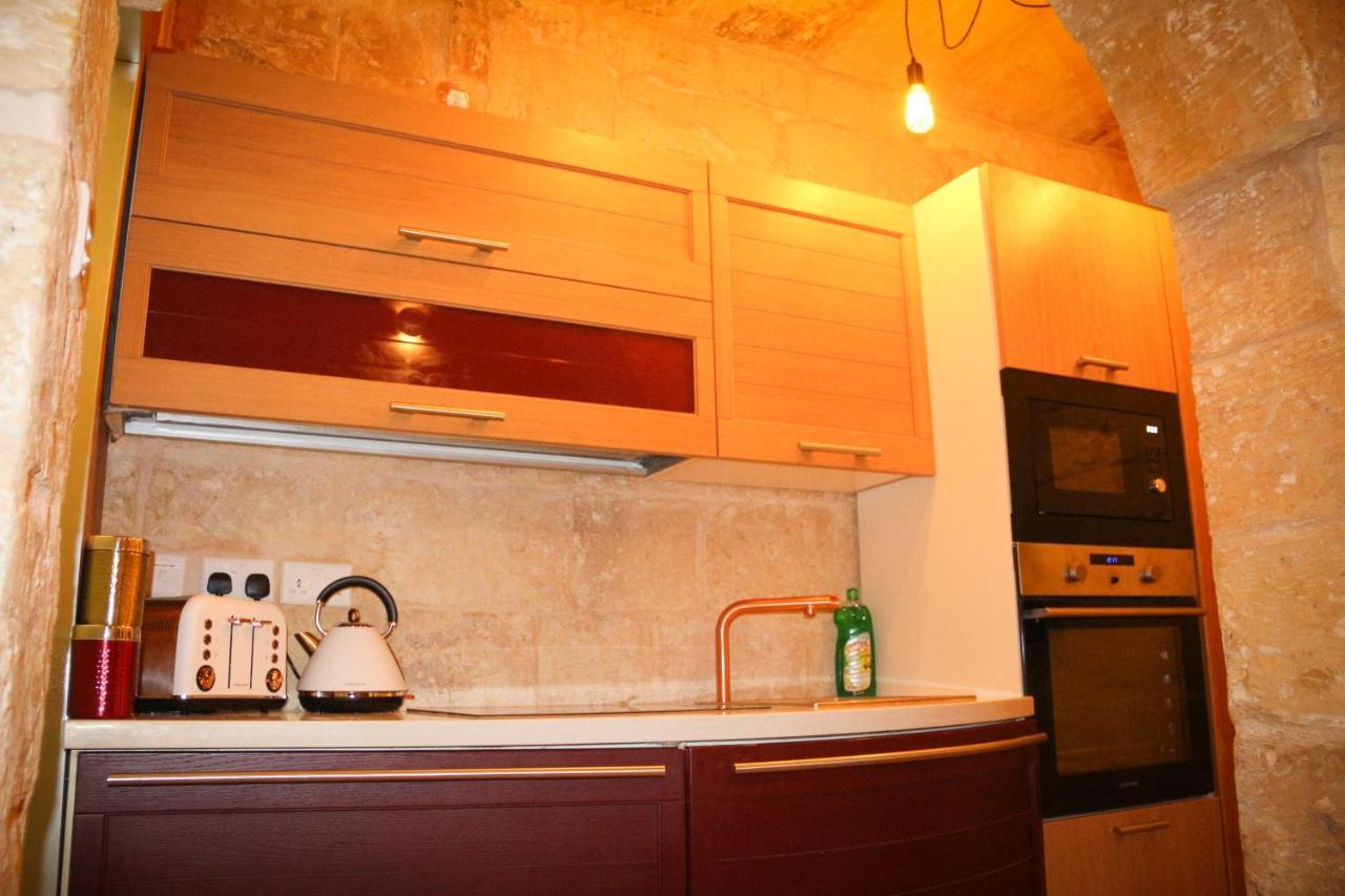 Malta'S Naughtiest Cabaret Apartment Il-Furjana Luaran gambar