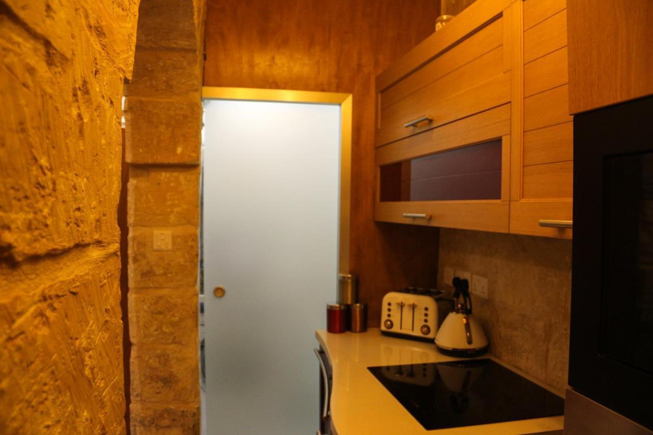 Malta'S Naughtiest Cabaret Apartment Il-Furjana Luaran gambar