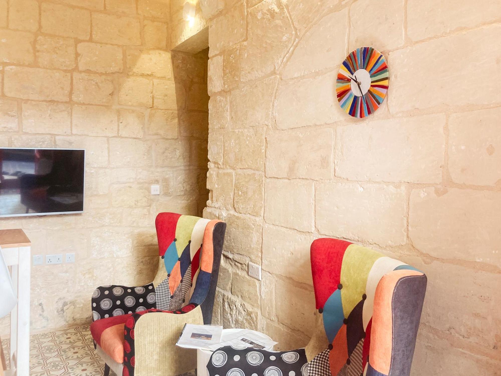 Malta'S Naughtiest Cabaret Apartment Il-Furjana Luaran gambar