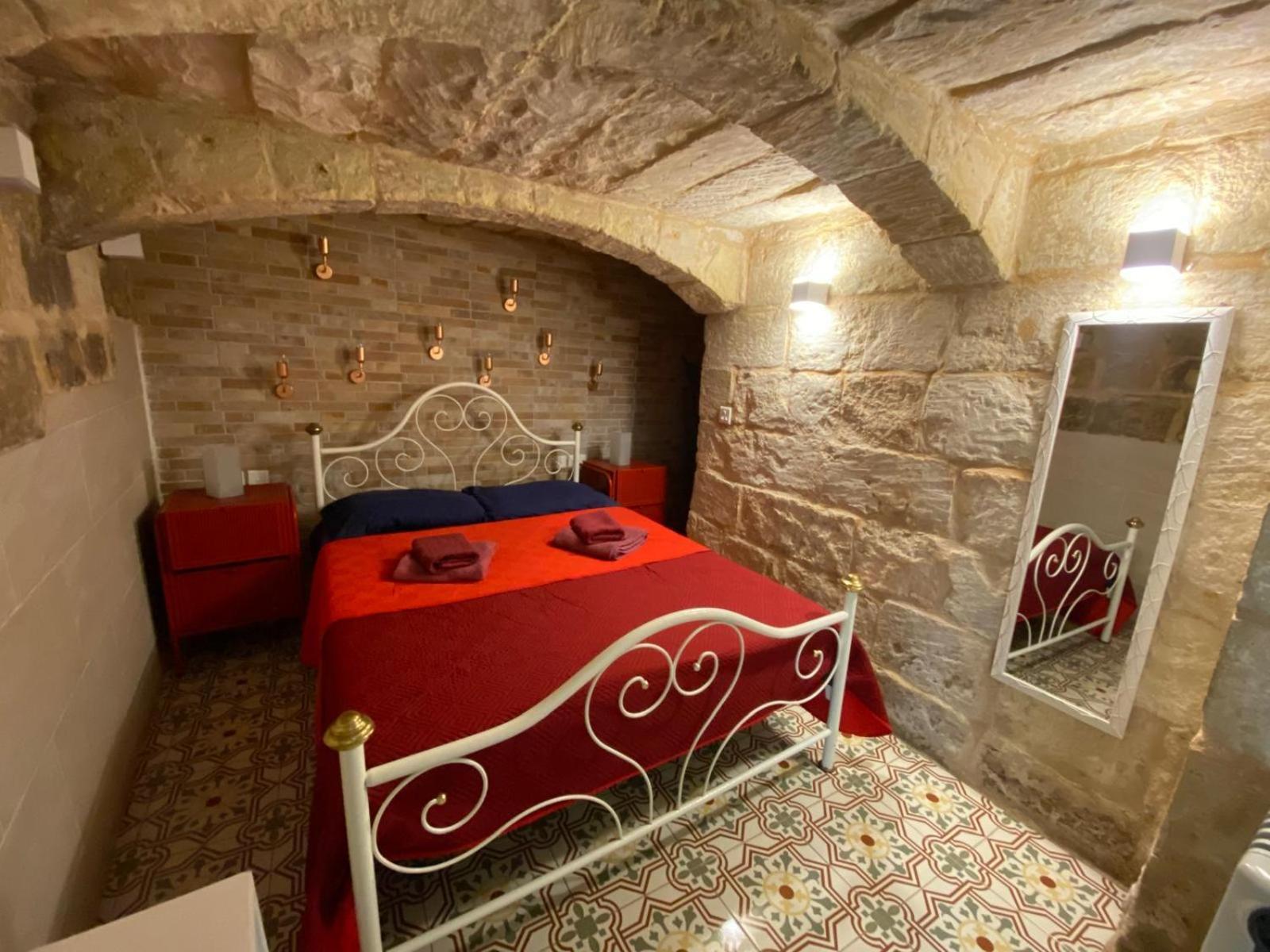 Malta'S Naughtiest Cabaret Apartment Il-Furjana Luaran gambar