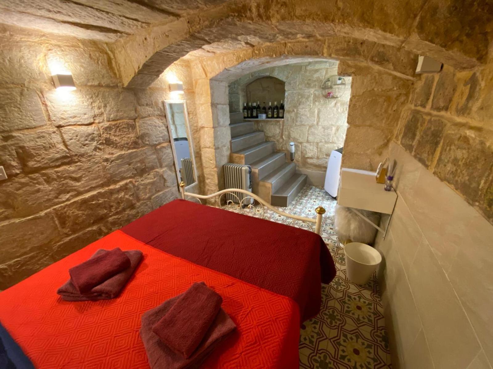 Malta'S Naughtiest Cabaret Apartment Il-Furjana Luaran gambar