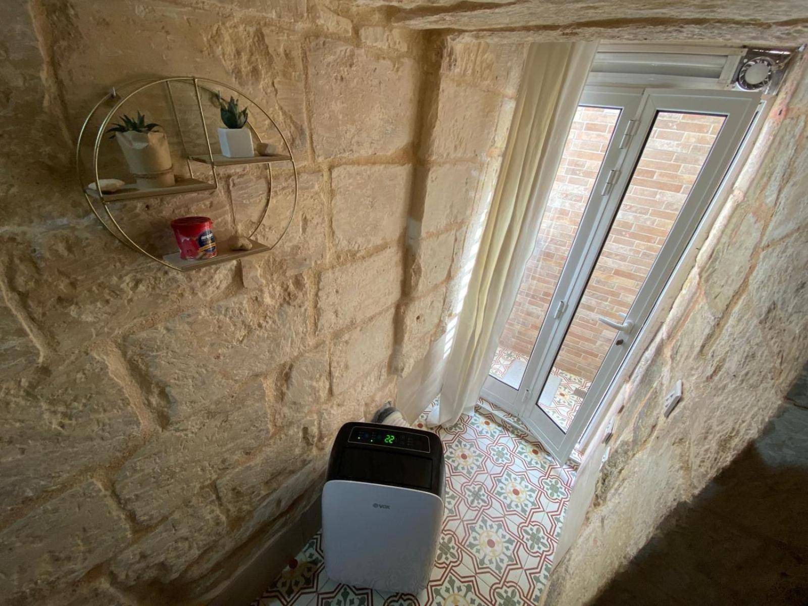 Malta'S Naughtiest Cabaret Apartment Il-Furjana Luaran gambar